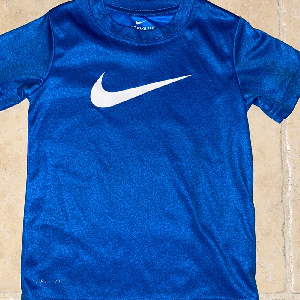 Nike drifit boys shirt